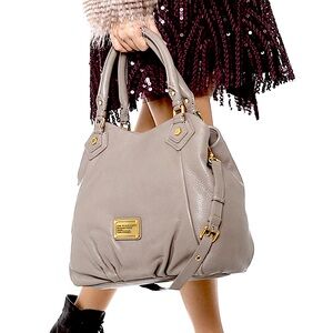 EUC MARC JACOBS Classic Q Francesca Hobo Tote in Cement 👜